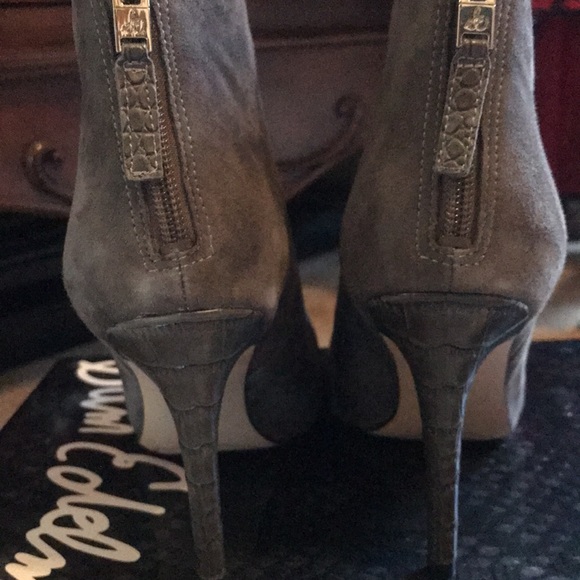 NEW Sam Edelman Gray Suede & Croc Heel Bootie - Picture 4 of 8